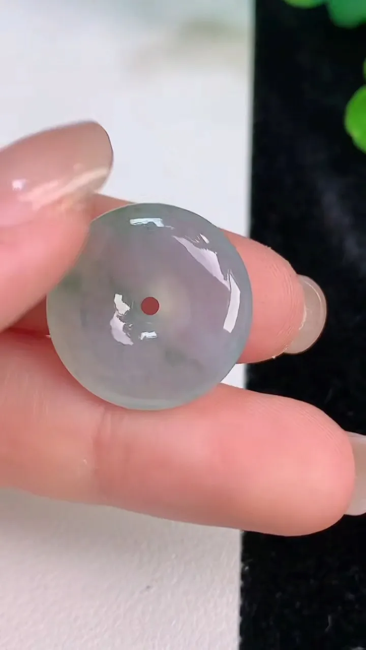 天然A货翡翠冰种飘花平安扣吊坠，尺寸18.6-5.6，重量:4.56g
7月28日