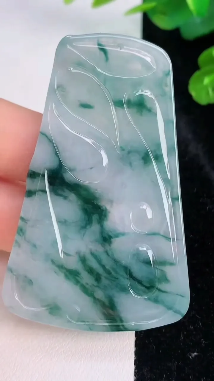 天然A货翡翠冰种飘花普贤菩萨吊坠，尺寸61.2-38.6-4，重量:23.64g
7月28日
