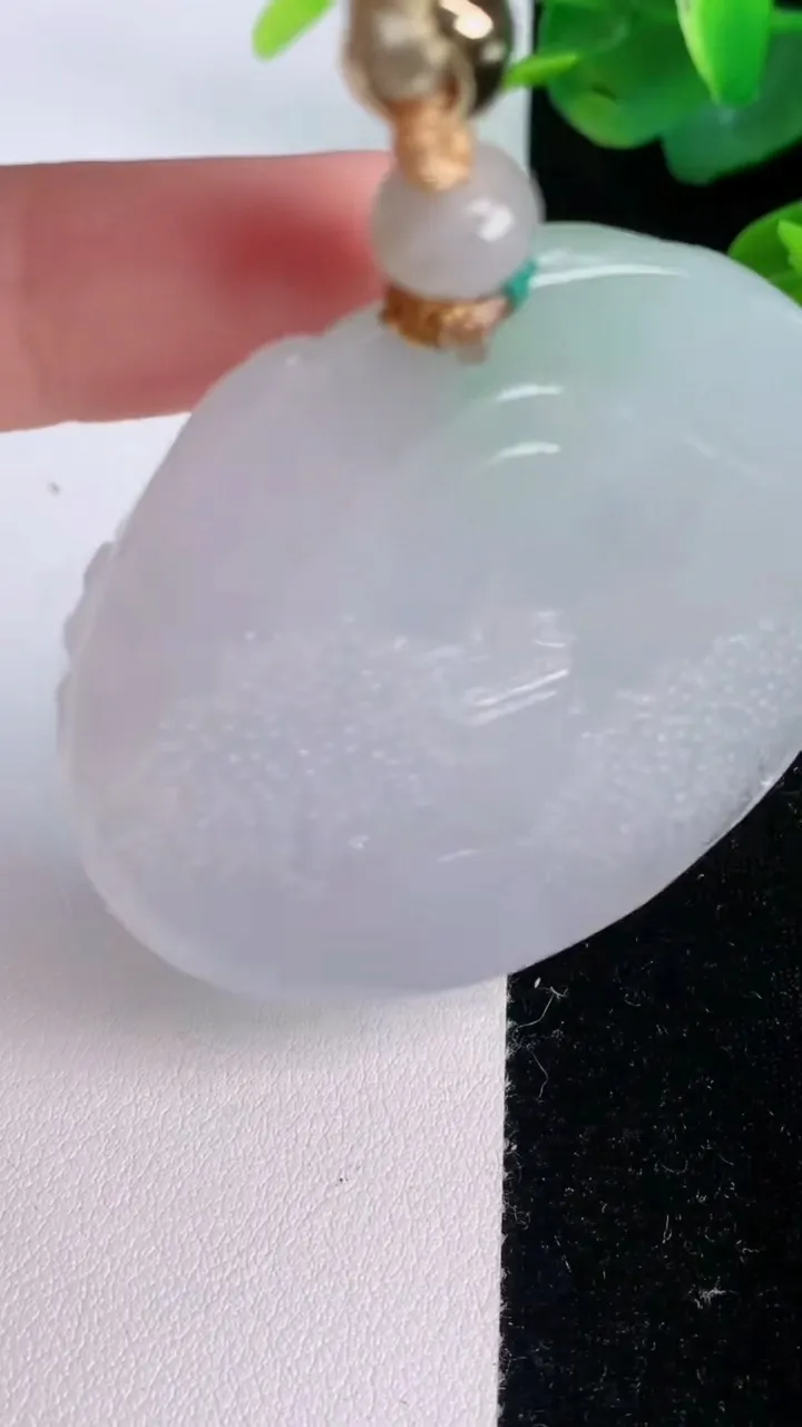 天然A货翡翠山水牌吊坠，尺寸50.7-8.5，重量:51.06g
7月28日