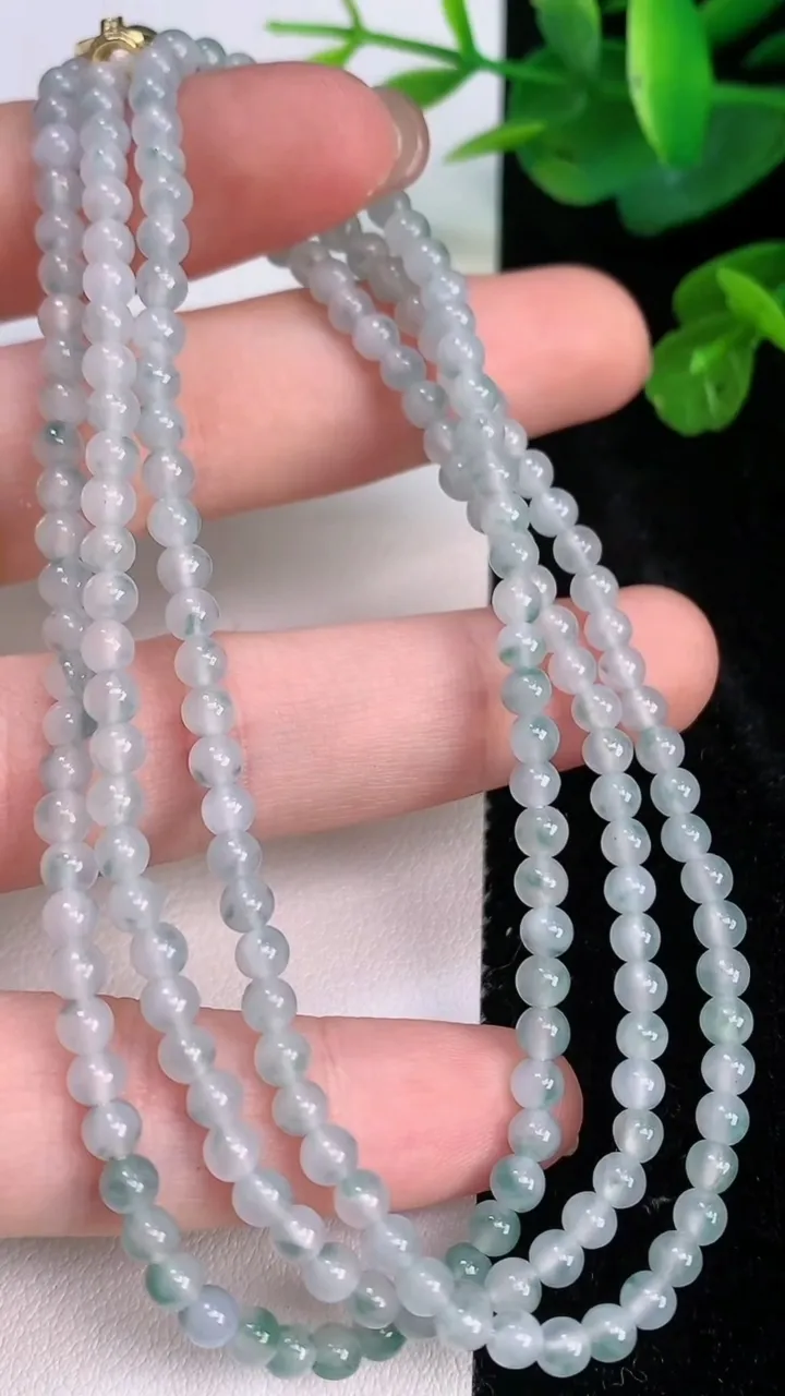 天然A货翡翠冰种飘花小米珠项链197颗，尺寸3.5，重量:15.84g
7月28日