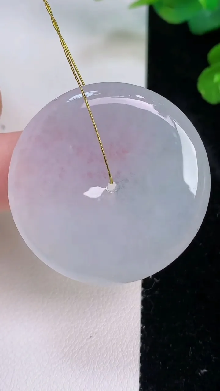 天然A货翡翠平安扣吊坠，尺寸37.4-5.6，重量:17.46g
7月28日
