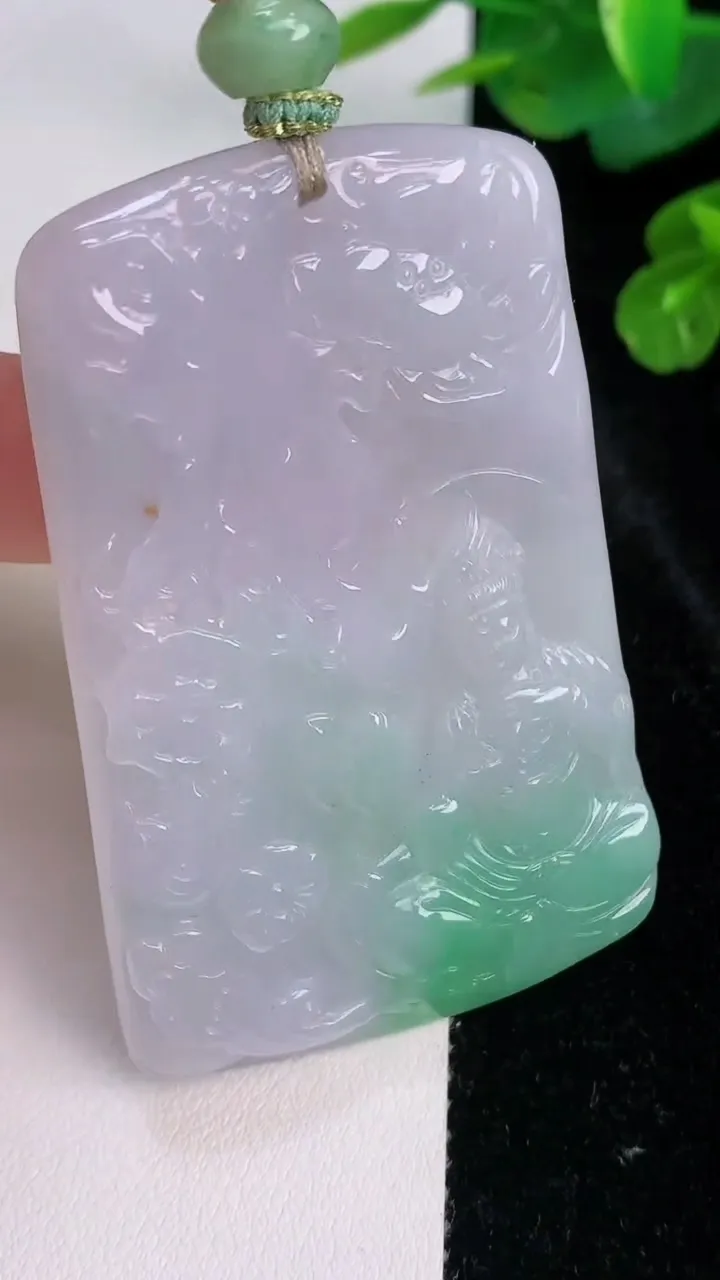 天然A货翡翠大势至观音菩萨吊坠，尺寸64.6-39.5-5，重量:36.72g
7月28日