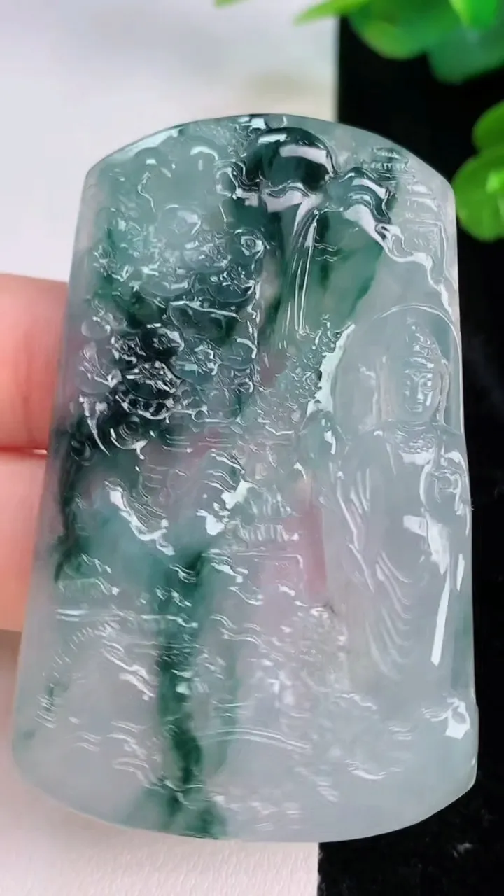 天然A货翡翠冰种飘花山水观音菩萨吊坠，尺寸60-36.8-5，重量:24.04g
7月28日