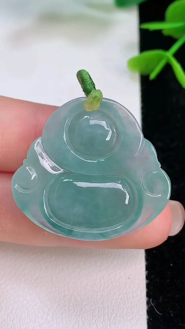 天然A货翡翠飘花佛公吊坠，尺寸28.6-31.5-6.3，重量:8.28g
7月28日