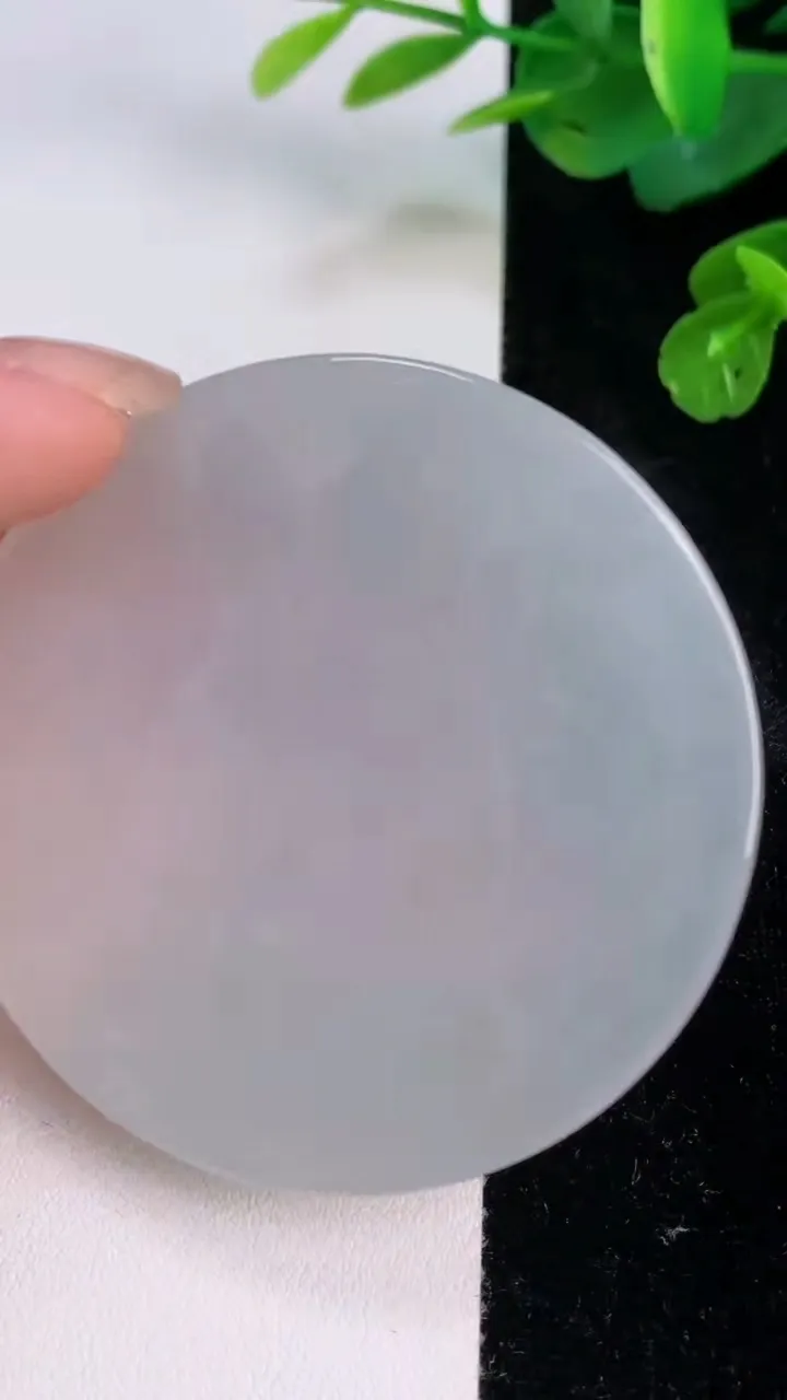 天然A货翡翠虚空藏菩萨吊坠，尺寸53.7-5.8，重量:33.40g
7月28日