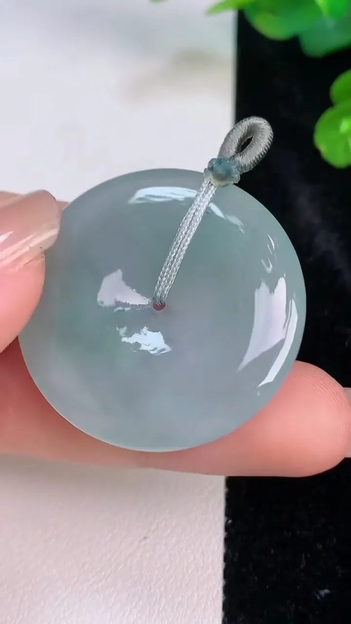 天然A货翡翠平安扣吊坠，尺寸33-5.2，重量:13.07g
7月28日