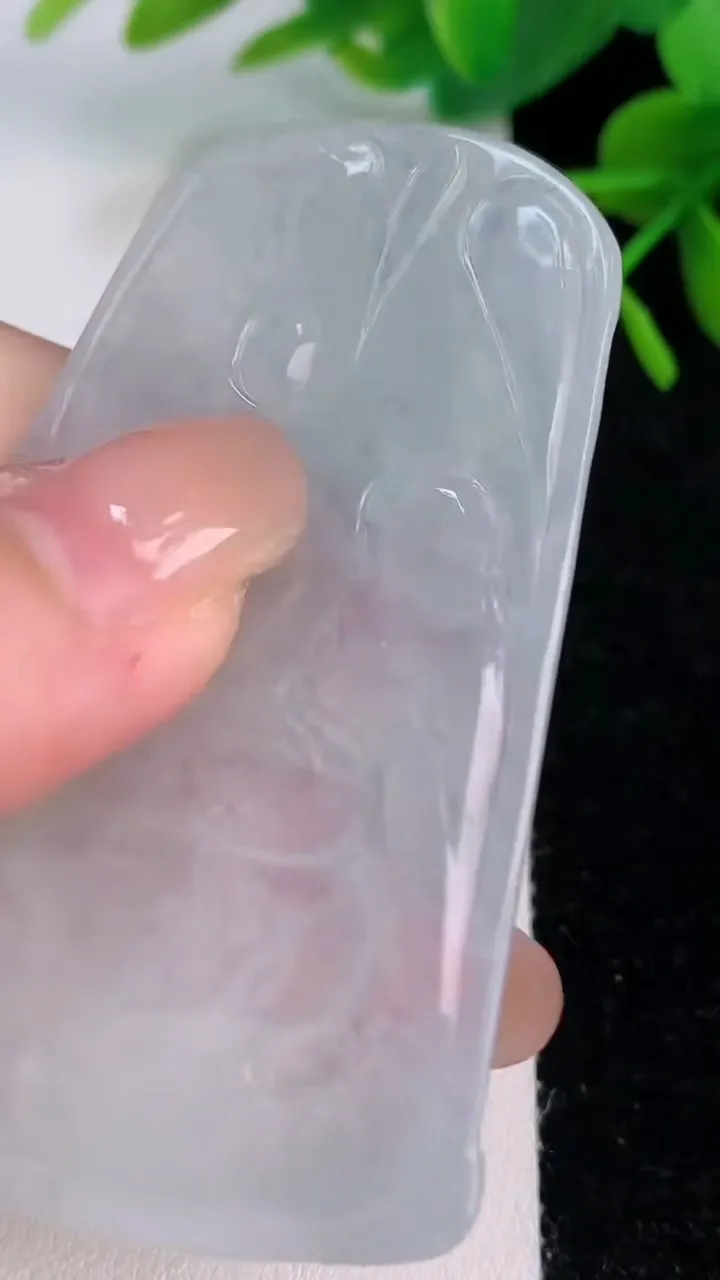 天然A货翡翠虚空藏菩萨吊坠，尺寸63.6-42.4-4.6，重量:24.42g
7月28日
