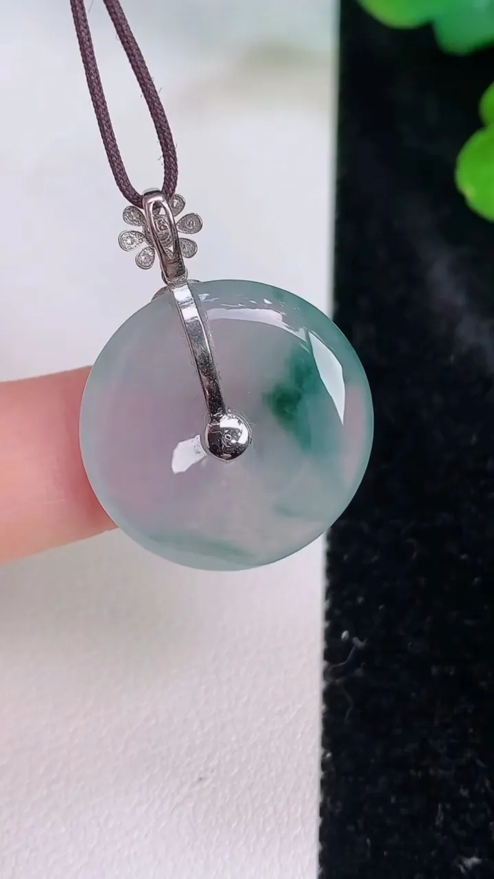 天然A货翡翠种飘花平安扣吊坠，尺寸22-4.2，重量:4.63g
7月28日