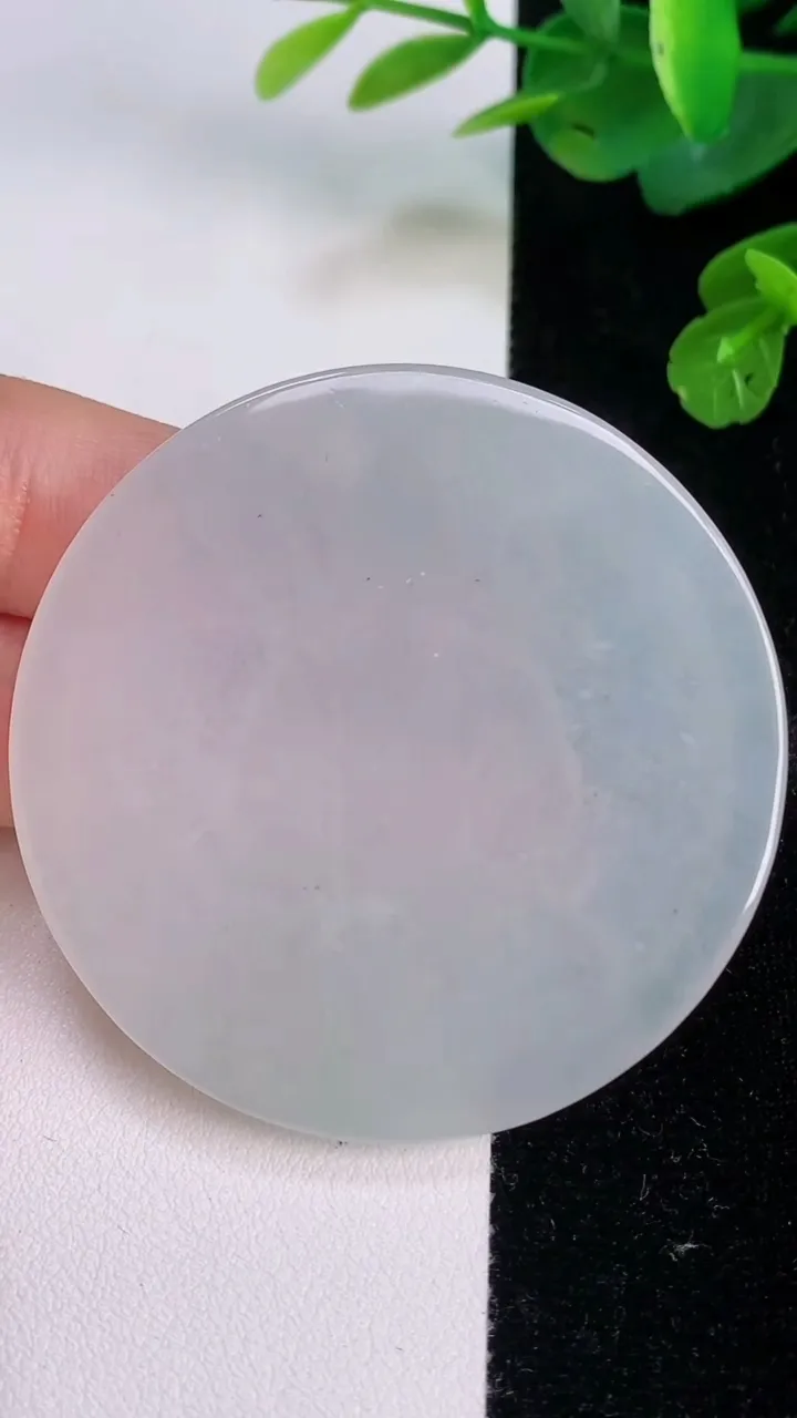 天然A货翡翠虚空藏菩萨吊坠，尺寸53.7-5.8，重量:33.40g
7月28日