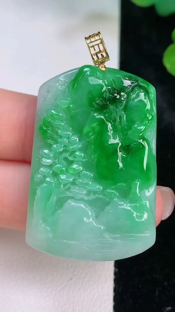 天然A货翡翠山水牌吊坠，尺寸40.3-26.8-6，重量:15.80g
7月28日