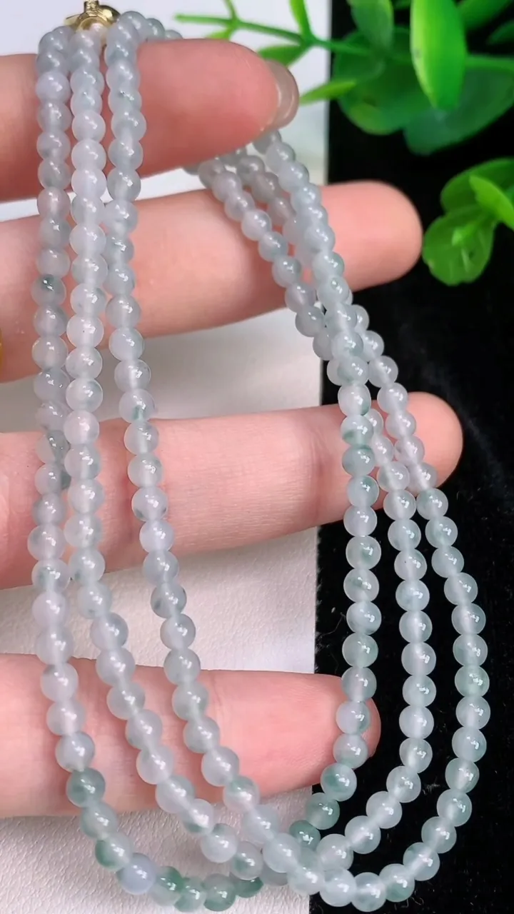 天然A货翡翠冰种飘花小米珠项链197颗，尺寸3.5，重量:15.84g
7月28日