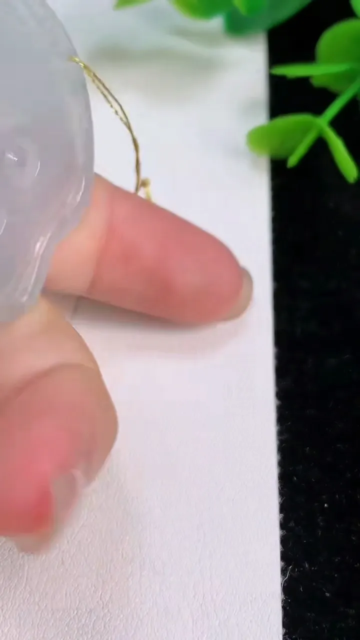 天然A货翡翠观音菩萨吊坠，尺寸53.2-45-5.6，重量:27.45g
7月28日