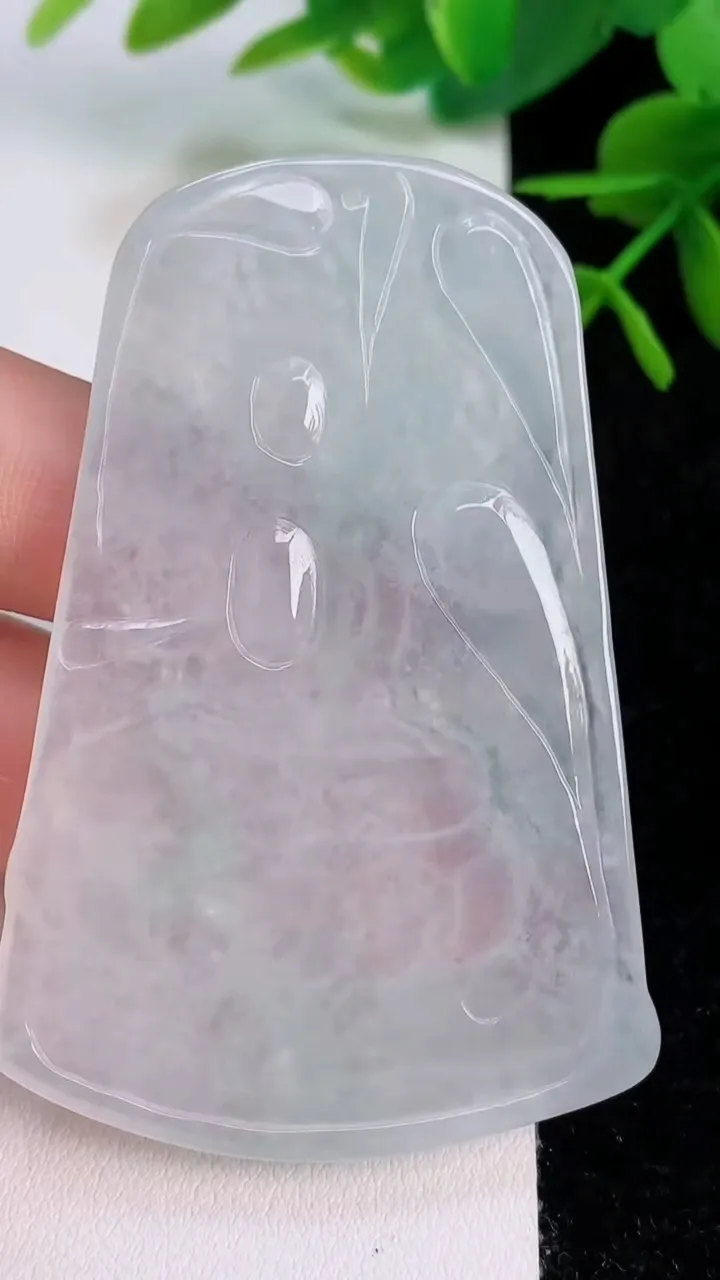 天然A货翡翠虚空藏菩萨吊坠，尺寸63.6-42.4-4.6，重量:24.42g
7月28日