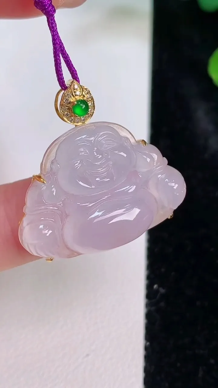 天然A货翡翠种白冰佛公吊坠，尺寸25.7-19-26.4-6.8，重量:4.81g
7月28日
