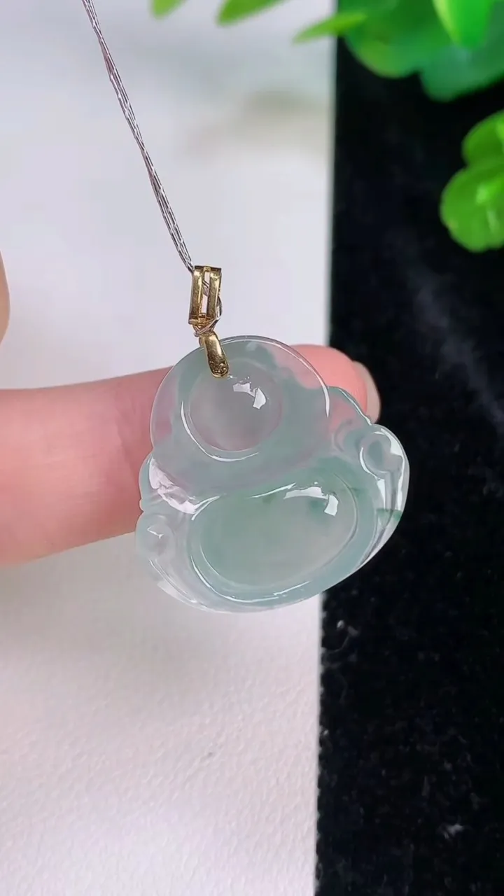 天然A货翡翠种飘花佛公吊坠，尺寸22-23-4.7，重量:3.70g
7月28日