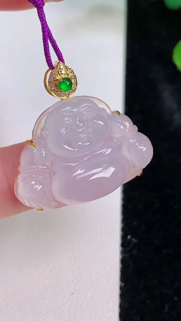 天然A货翡翠种白冰佛公吊坠，尺寸25.7-19-26.4-6.8，重量:4.81g
7月28日