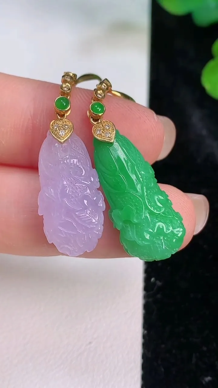 天然A货翡翠紫罗兰白菜耳坠，尺寸20.6-9.8-6.4，重量:6.06g
7月28日