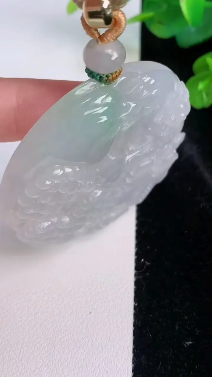 天然A货翡翠山水牌吊坠，尺寸50.7-8.5，重量:51.06g
7月28日