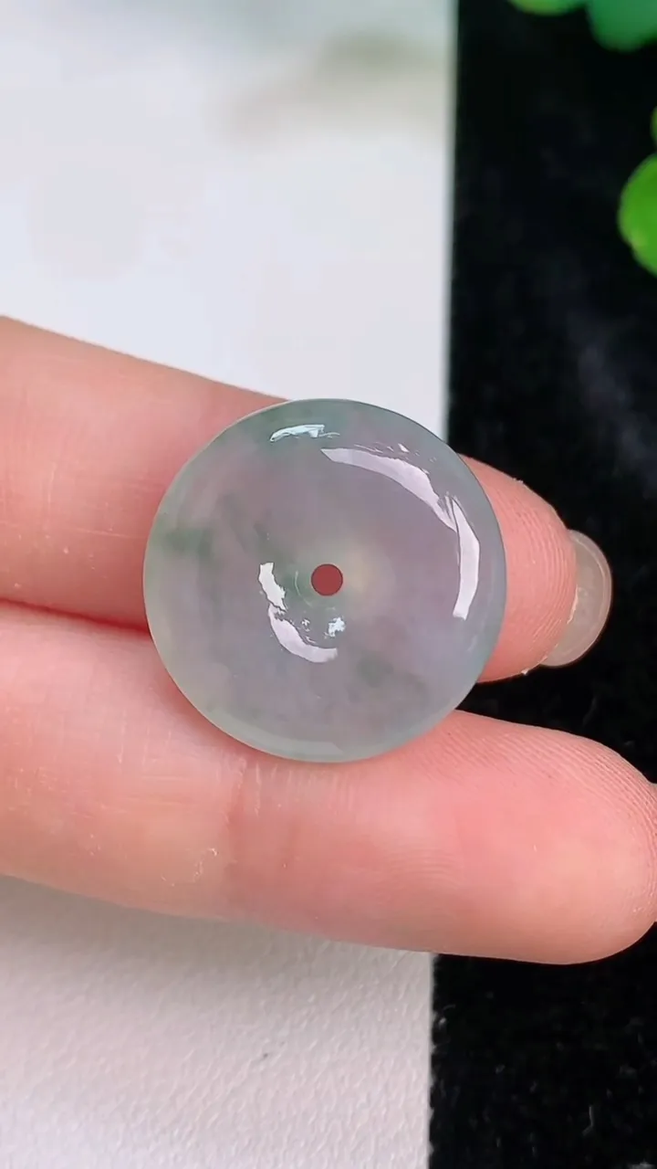 天然A货翡翠冰种飘花平安扣吊坠，尺寸18.6-5.6，重量:4.56g
7月28日