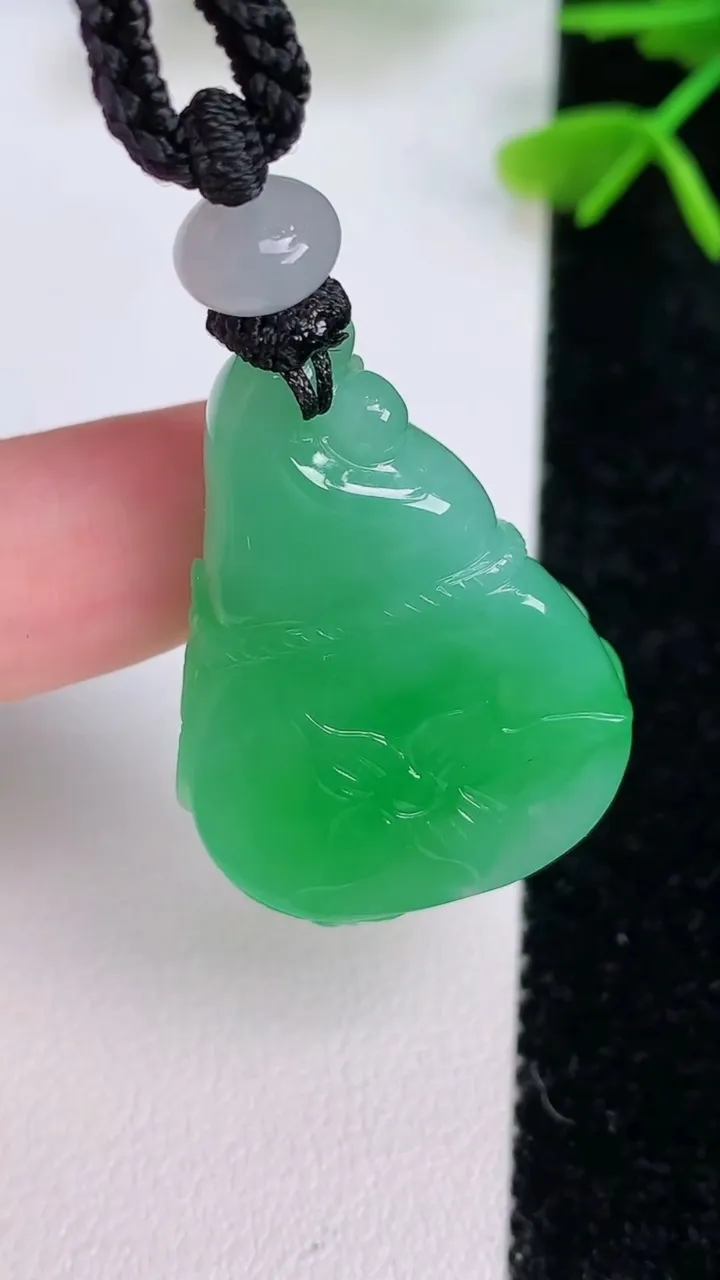 天然A货翡翠葫芦吊坠，尺寸30-22.2-12.2，重量:16.87g
7月29日