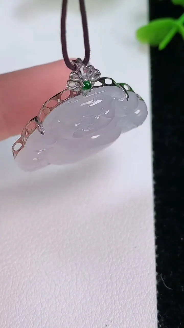 天然A货翡翠种白冰佛公吊坠，尺寸21.5-29.5-6，重量:5.14g
7月29日