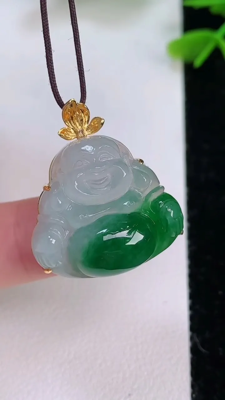 天然A货翡翠佛公吊坠，尺寸21.2-23-10.5，重量:7.10g
7月29日