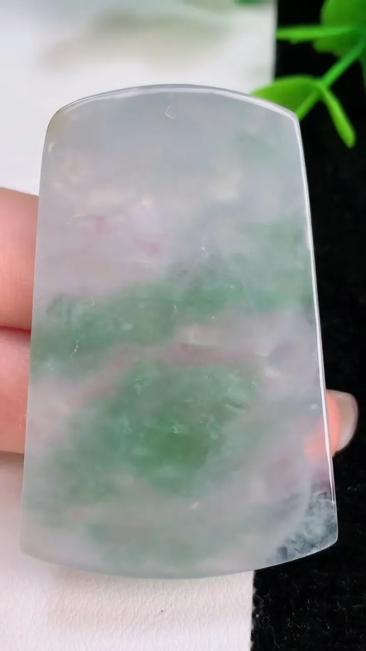 天然A货翡翠龙牌吊坠，尺寸55.7-36-6.8，重量:29.42g
7月29日