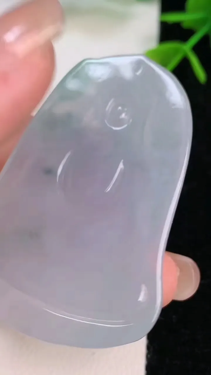 天然A货翡翠素衣观音菩萨吊坠，尺寸53-38.4-6，重量:22.50g
7月29日