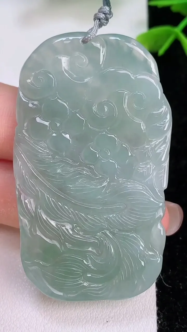 天然A货翡翠凤凰吊坠，尺寸55.8-31.2-6，重量:23.08g
7月29日