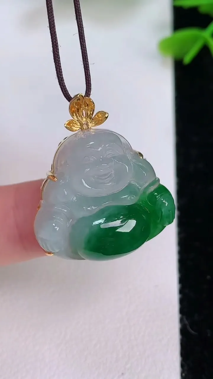 天然A货翡翠佛公吊坠，尺寸21.2-23-10.5，重量:7.10g
7月29日