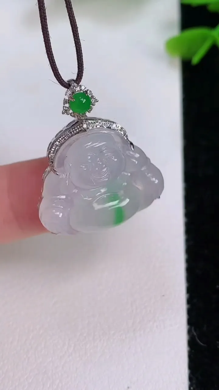 天然A货翡翠佛公吊坠，尺寸25.5-17.4-21.6-7，重量:3.58g
7月29日