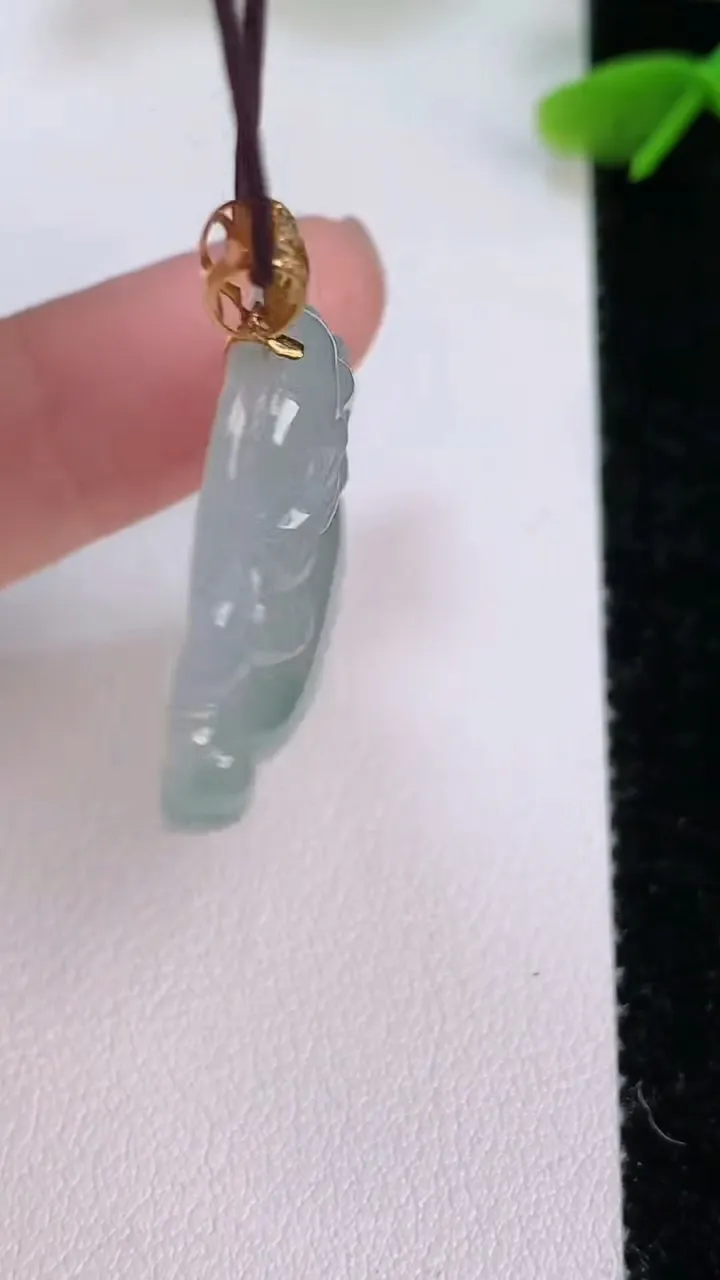 天然A货翡翠种飘花佛公吊坠，尺寸27.7-29-6，重量:6.94g
7月29日