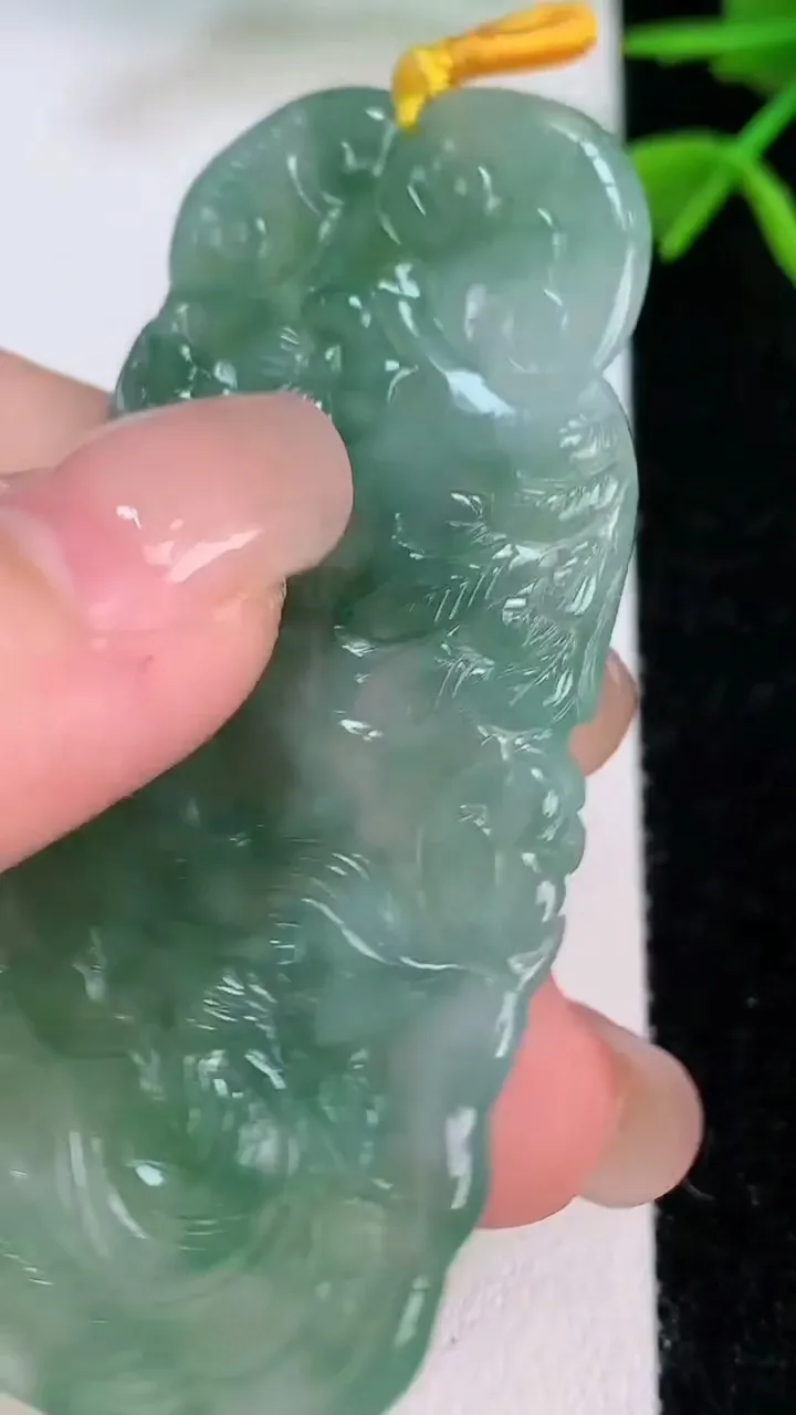 天然A货翡翠凤凰吊坠，尺寸64-30.3-5，重量:21.62g
7月29日