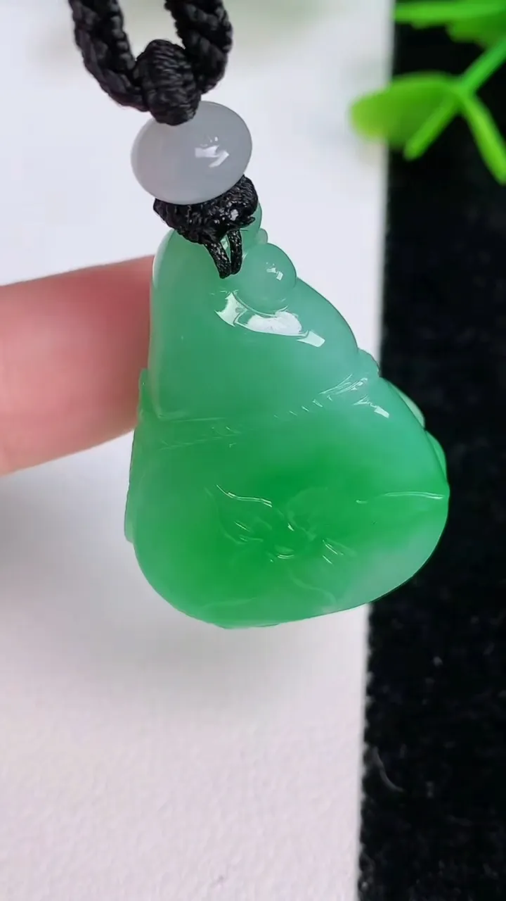 天然A货翡翠葫芦吊坠，尺寸30-22.2-12.2，重量:16.87g
7月29日