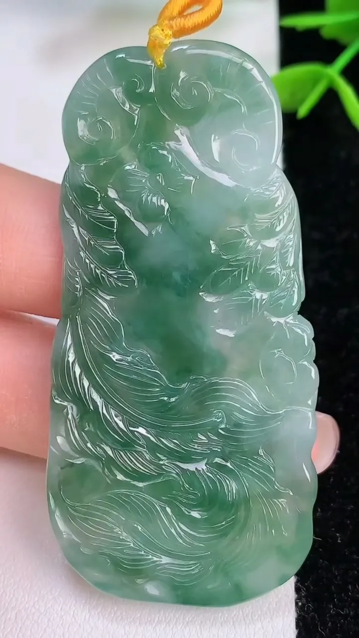 天然A货翡翠凤凰吊坠，尺寸64-30.3-5，重量:21.62g
7月29日