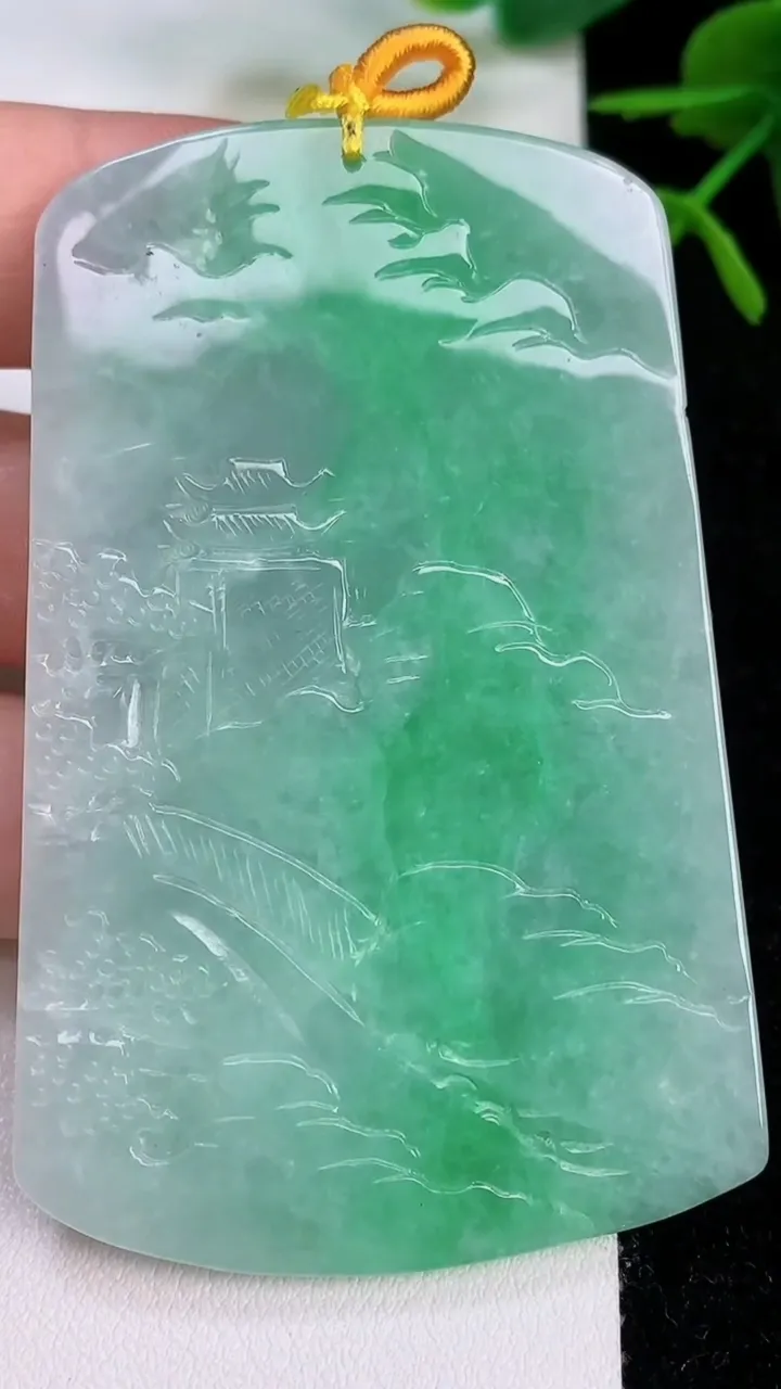 天然A货翡翠山水牌吊坠，尺寸67.4-43-5.6，重量:38.79g
7月29日