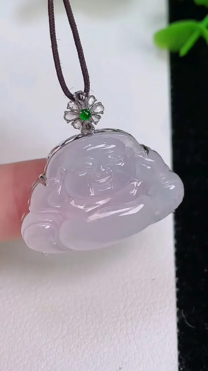 天然A货翡翠种白冰佛公吊坠，尺寸21.5-29.5-6，重量:5.14g
7月29日