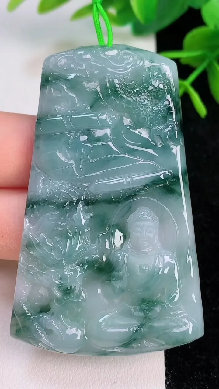 天然A货翡翠飘花祥龙大日如来吊坠，尺寸63.2-37.6-5.2，重量:25.99g
7月29日