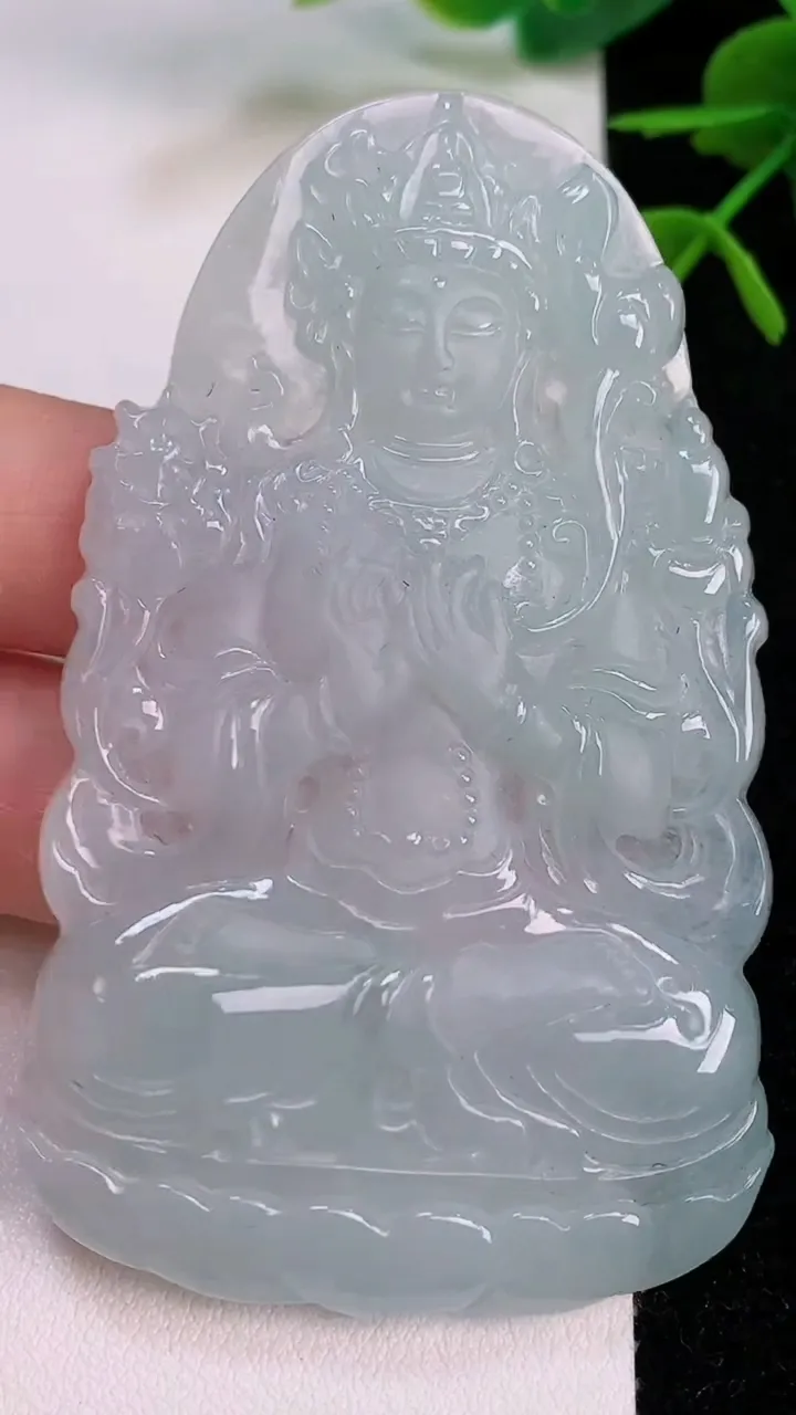 天然A货翡翠大势至观音菩萨吊坠，尺寸71.8-42-6，重量:37.54g
7月29日