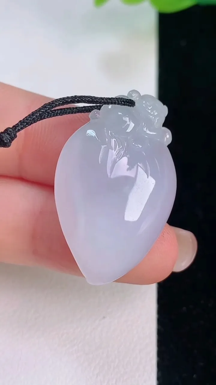 天然A货翡翠紫罗兰寿桃吊坠，尺寸31.2-19.6-9.5，重量:9.10g
7月30日