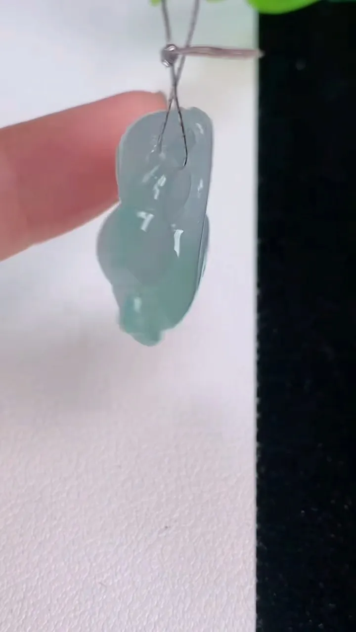 天然A货翡翠生肖猴吊坠，尺寸22.4-22-5.8，重量:7.52g
7月30日