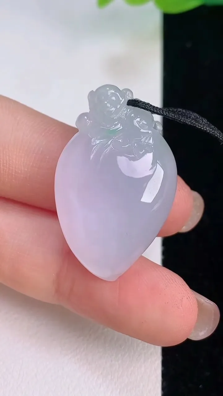 天然A货翡翠紫罗兰寿桃吊坠，尺寸31.2-19.6-9.5，重量:9.10g
7月30日