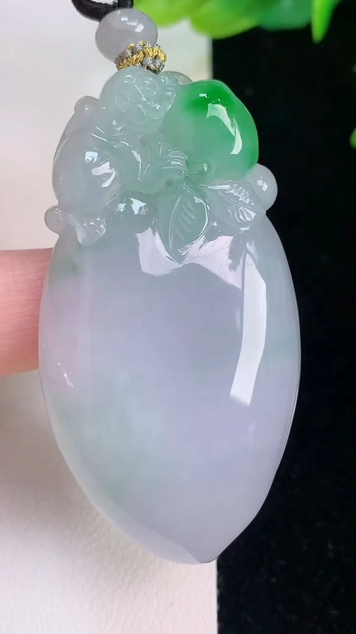 天然A货翡翠灵猴献瑞 福瓜吊坠，尺寸51.3-29.4-10.8，重量:36.36g
7月30日
