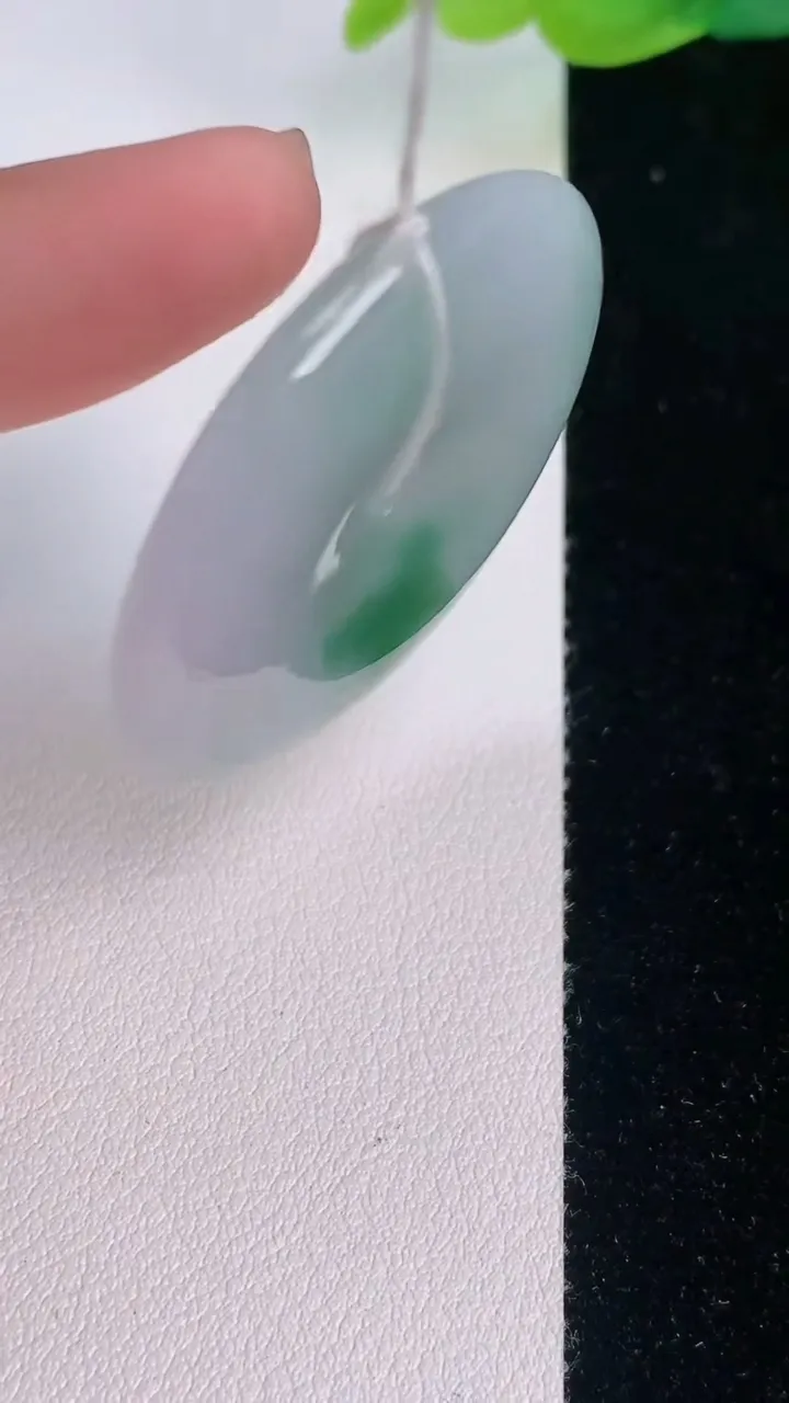 天然A货翡翠平安扣吊坠，尺寸36-5.6，重量:15.26g
7月30日