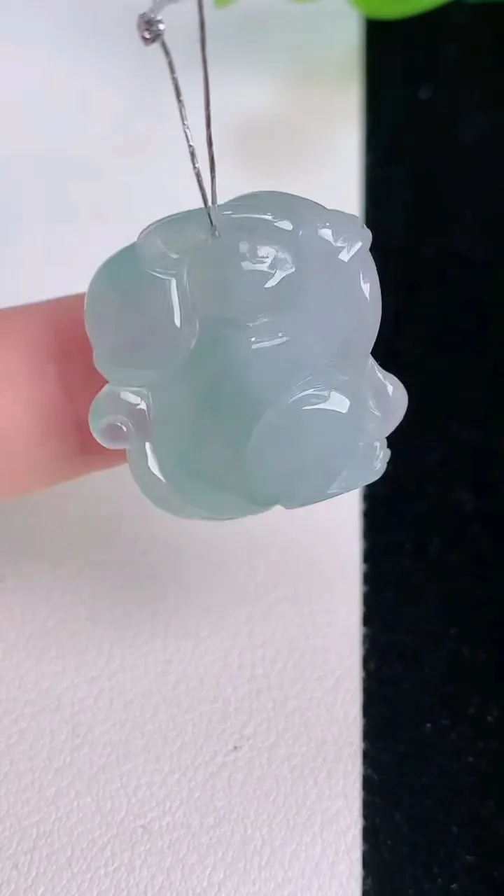 天然A货翡翠生肖猴吊坠，尺寸22.4-22-5.8，重量:7.52g
7月30日