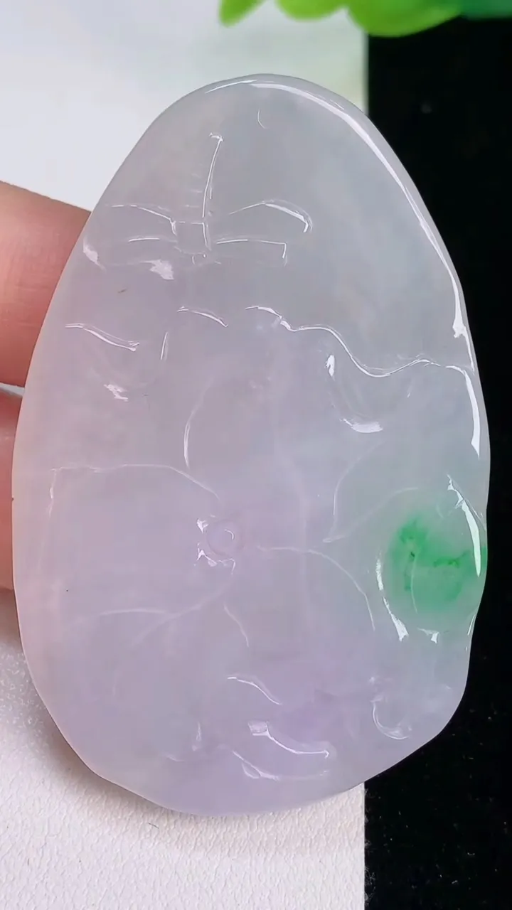 天然A货翡翠虚空藏菩萨吊坠，尺寸57.8-37.5-7.4，重量:31.23g
7月30日