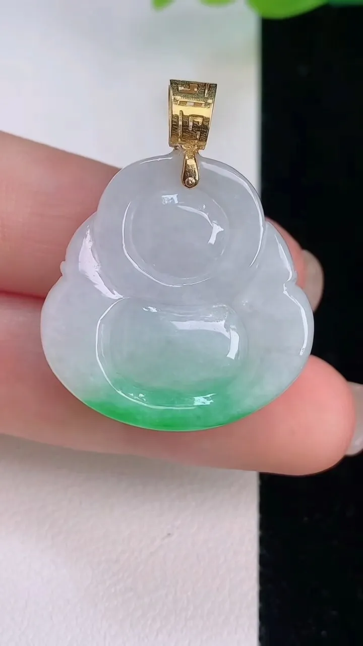 天然A货翡翠佛公吊坠，尺寸26.4-26-9.5，重量:11.84g
7月30日