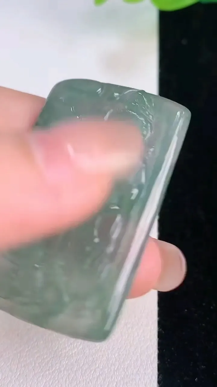 天然A货翡翠普贤菩萨吊坠，尺寸43.2-29.2-5.3，重量:15.00g
7月30日