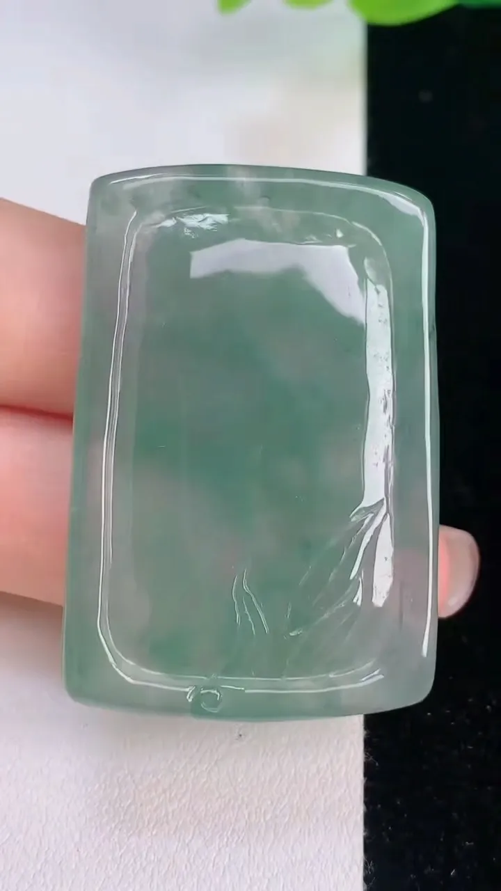 天然A货翡翠普贤菩萨吊坠，尺寸43.2-29.2-5.3，重量:15.00g
7月30日
