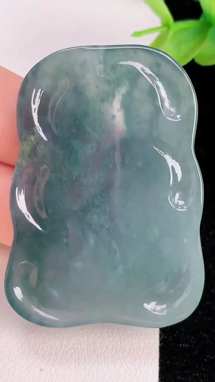 天然A货翡翠蓝水观音菩萨吊坠，尺寸50.3-35.8-5.7，重:20.67g
7月30日